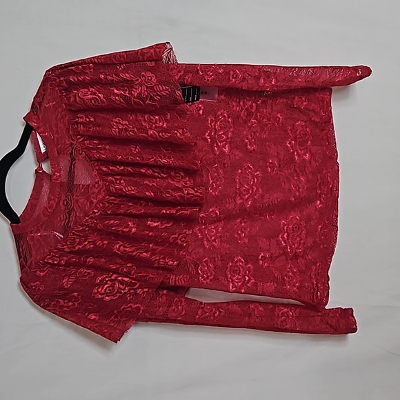 Roommates red top - Picture 1 of 2
